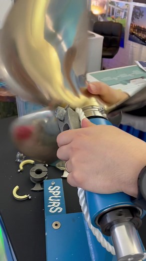 This Spurs line, and weed cutter is amazing 🤩 #sailingcavu#prop #cutter#amazing #annapolissailboatshow2022 #youtube