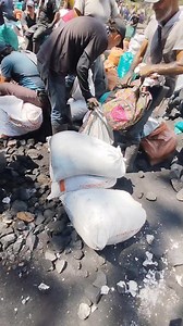 3.9M views · 72K reactions | Estamos en la voladora en Muzo boyacá con la esperanza de sacarnos una Esmeralda. En este video vamos a aprender cómo es el proceso para sacar la tierra que dan las multinacionales y como se lava para buscar Esmeralda. #esmeraldas #mineros #MUZO #boyaca #esmeraldascolombianas | Elpaisa Visita | Facebook