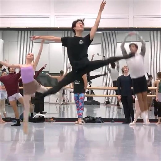 Koyo Yamamoto and Luca Abdel-Nour (Coryphée at the Dutch National Ballet) Class Lesson