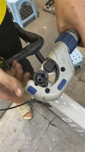 Cutting the handlebars and lowering them #bicyclereview #bicycle #cuttinghandlebars