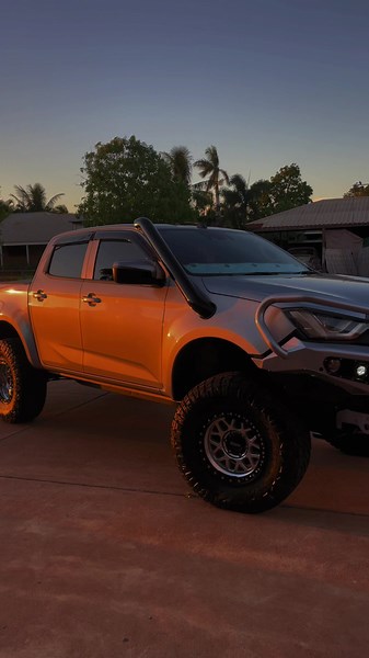 Modified Isuzu D'Max 4x4 Off-Road Truck Build