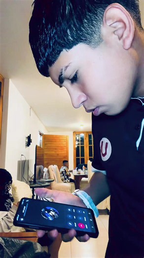 Alexis Alaraco en Lima: El Video Viral de 'Me Paran Llamando' 😍