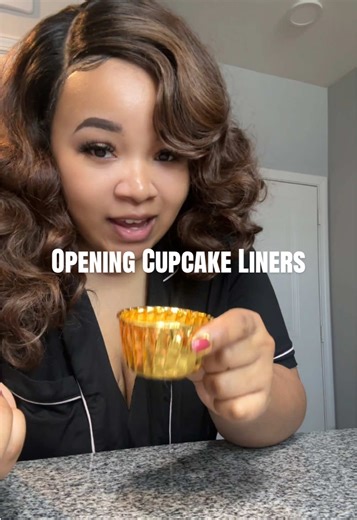 These liners are cute but some people struggle with getting the cake out so let me show you! #cupcakes #cupcakeliner