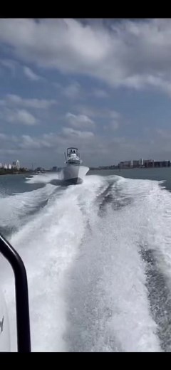 Front runner speed 🤘 🎥- @FrontRunnerBoats #centerconsolesonly #boat #seafishing #offshore #centerconsole #mercuryracing #boating #boats #centerconsoles Follow my insta @centerconsolehub