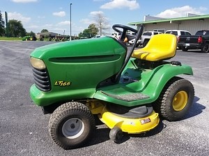John Deere LT166