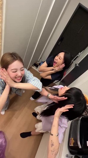 #TalkthatTalk Challenge✌ with #이영지💕 #TWICE #트와이스 #BETWEEN1and2