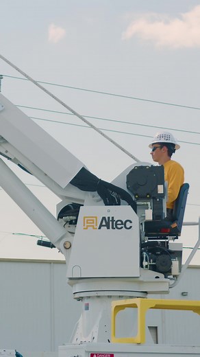 Did you know, among many other things, NLC offers Crane Certification? Start your journey today! Link in Bio ➡️ #northwestlinemancollege #NLC #poweryourfuture #crane