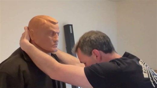 Using your skull as devastating close-range weapon