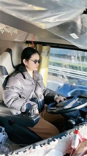 Beautiful female driver #automobie #femaledrive #truck #truckdriver #girltrucker #trucklife #shorts