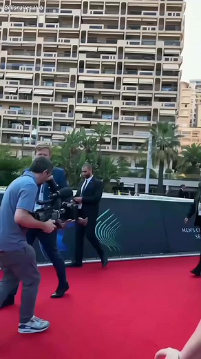 1M views · 45K reactions | Elon Musk vs Ronaldo Security  #RocketScience #respect #elonmusk #ronaldo #billionaires | Billionaire Hub | Facebook