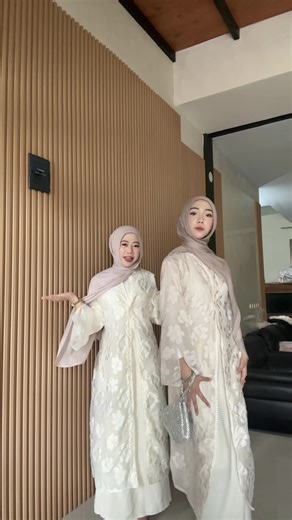 restock aneera 10 februari jam 19.30 wib yaa, jangan lupa join live 👋🏻💗 #chakiraproject #aneeratunik