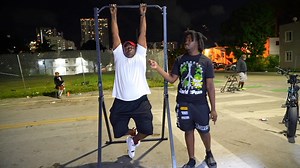 Paying Strangers in the Trenches to Hang For 100 Seconds Challenge | Floridamademg