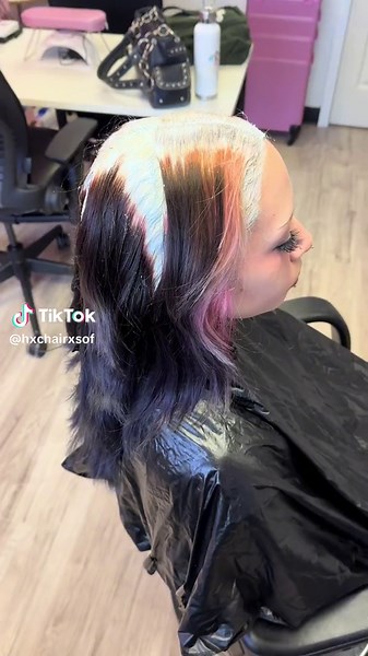 venus flytrap ghost roots🌱💗 #haircolor #vividhaircolor #vividhair #coloredhair #creativecolor #creativehaircolor #ghostroots #pinkroots #pinkghostroots #neon #neongreen #neongreenhair #slimeroots #neonroots #emo #emohair #emohairstyle #emohairinspo #alt #althair #althairinspo