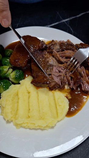 8.3K views · 193 reactions | ☆ Novi recept / New recipe ☆ Pirjana Junetina • Braised Beef YouTube >>> SOS Kuhinja/Kitchen ! . #food #foodporn #sauce #sos #soskuhinja #soskitchen #cuisine #beef #meatlovers #recipes #recepti #beef #junetina #braised #braisedbeef | SOS Kuhinja/Kitchen | Facebook