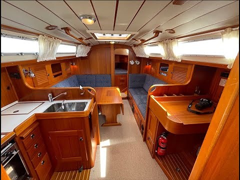 Hallberg Rassy 34 Inside