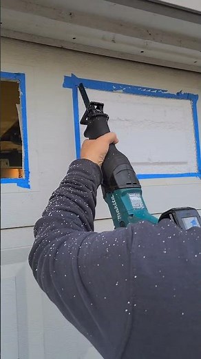DIY installing windows to a Garage Door #shorts #garagedoor #ventanagarage #diy#garagewindow