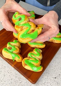 55K views · 310 reactions | Easy holiday breakfast idea! Shauna M makes an easy Christmas tree inspired breakfast! This original video was produced by Shauna M and Network Media LLC. | Family Style Cooking | Facebook