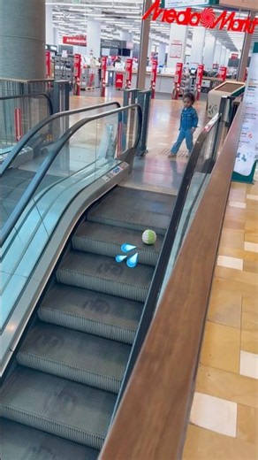 A ball fell on the escalator, grab it and let's play 😂 #Don'tForgetToSubscribe #DiscoverMe #WeAre...