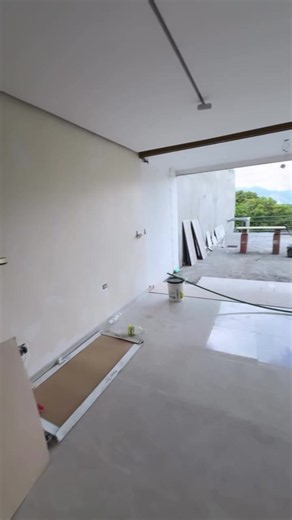avance de la despensa y piso de porcelanato en casa de Karlis
