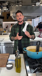 Fried chicken... made Italian-style with fried garlic cloves and herbs 🍗🍗 So good, Gabriele Bertaccini! Watch Gabe on a new episode of #WorstCooks this Monday at 9|8c. Get the recipe: https://foodtv.com/4lZYmvX | Food Network