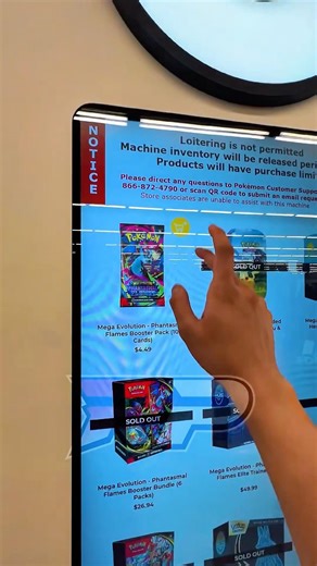 Wholesome Pokemon Vending Machine Moment ☺️ #shorts #pokemon #pokemoncards #pokemontcg