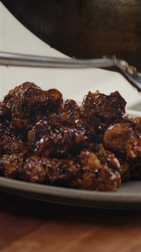 Sesame chicken with a double dredge makes for the CRISPIEST bite! It’s one of Chef Jet Tila's favorite dishes. #ReadyJetCook Jet walks you through the FULL recipe on Food Network's YouTube ➡️ https://youtu.be/enZvfPMwYyc Get the recipe: https://foodtv.com/46rXTwW | Food Network