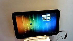 Toshiba shows off 13.3-inch Android 4.0 tablet with TV tuner