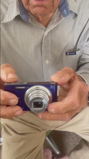 How to turn on a Sony Cybershot camera