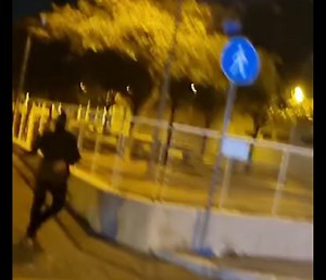 Bari, lanciano pietre contro bus: paura al San Paolo