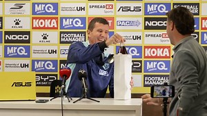 Javi Gracia, he drinks Sangria 🎵 Javi Gracia was presented with a bottle of sangria at his first news conference, in a reference to a chant the Watford fans sang about him in his first spell 🍾 | Sky Sports Football
