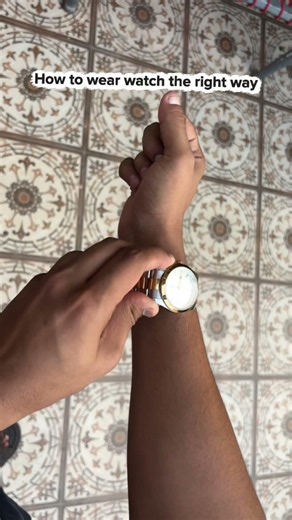 How to wear watch right way