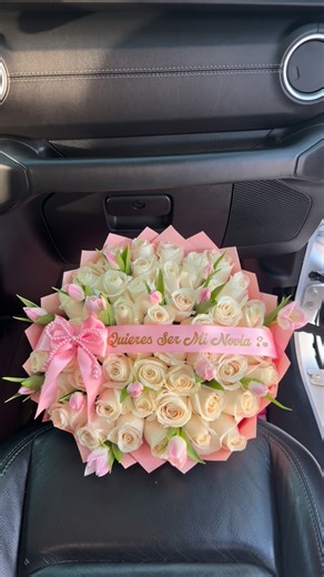 Delano_Flowersss on Instagram: "Roses & Tulips 🌷 #florist#fyp#florist#smallbusiness#roses#thankful#flowers#661#50ct"