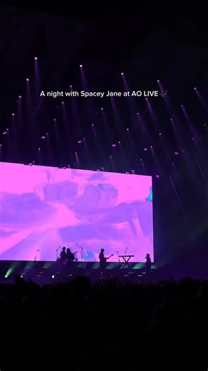 It was a full house last night for @spacey_jane 🪩 | Australian Open