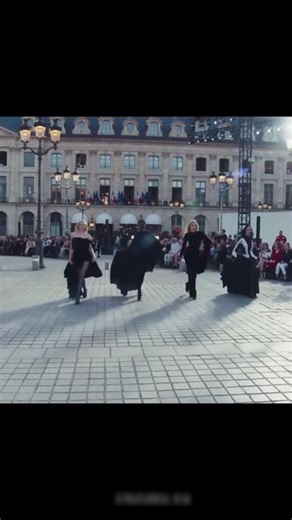 4 Supermodels, One Powerful Walk for Vogue World