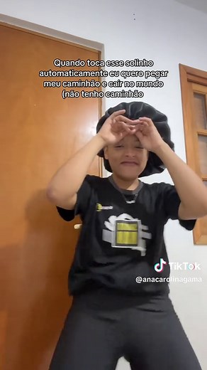 Caminhoneiro e seu gosto musical brega único