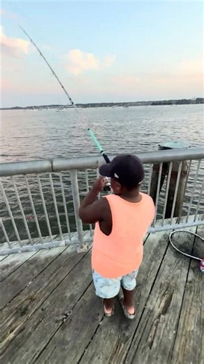 Pier Fishing With Ty Bait Bunker Shark Fish Raritan Bay #fishing #fish #saltlife #saltwaterfishing