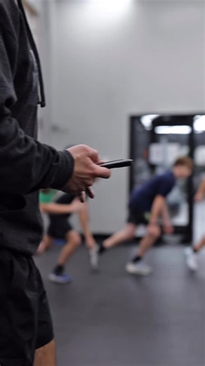 Check out the absolute work put in here at Edgewater by the Central Middle School Boys 12U Baseball Team ⚾️ This session highlights our trainers Griffin & Hunter coaching the team through the foundations of athletic development during their speciality group coaching sessions. 🏋️ Properly introducing weight training 🧠 Learning correct movement patterns 🦵 Building strength and joint stability As these athletes continue to progress, the focus shifts to: ⚡️ Increasing power output 🏃‍♂️ Transferr