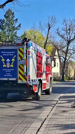 TLF 4000 der FF Stahnsdorf auf Einsatzfahrt #automobile #einsatz #feuerwehr #autobahnpolizei#tank