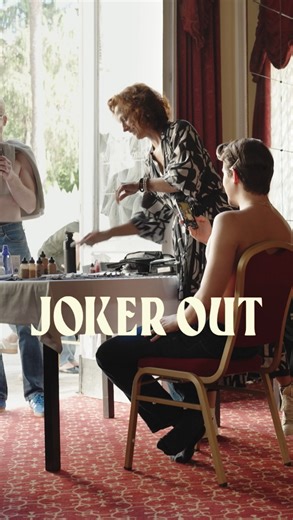 Cosmopolitan Slovenija | Pokukajte v zakulisje fotografiranja naše nove prav posebne naslovnice s katere nas prvič v zgodovini regijske izdaje pozdravljajo moški in... | Instagram