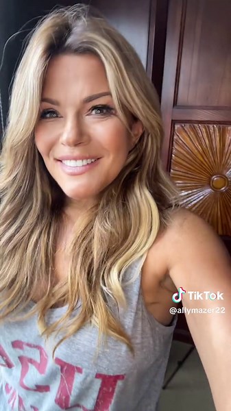 Bee gees morning! #saturdayvibes #mornings #liveinthemoment❤️ #lasthalfbesthalf #foryoupage #instories #over50ontiktok #genx #emptynester #lifeisgood #beegees #70smusic #lovesong