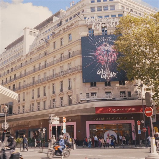 Célébrez avec nous 130 ans de nouveautés, de mode et de partage. Collections exclusives, événement grandiose, surprises inédites en magasin... L'anniversaire des Galeries Lafayette ne sera jamais aussi beau que si nous le vivons avec vous 🎂 QUE LA FÊTE COMMENCE ! | Galeries Lafayette
