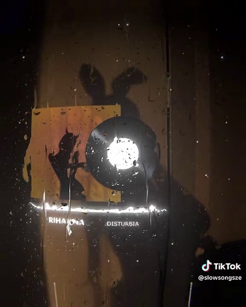 Rihanna - Disturbia Slowed: Aesthetic Music Experience