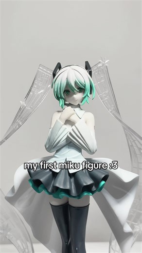 Hatsune Miku Figure Unboxing and Collection Review