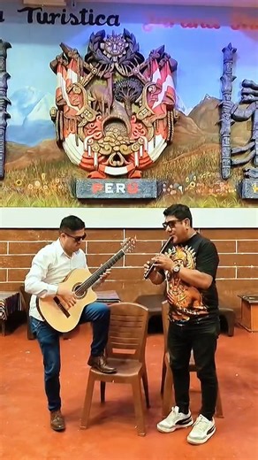Aunque nuestro camarógrafo no grabó completo y por error solo guardó la introducción, disfrutamos hacer lo que más nos gusta con mi amigo el gran Sergio Checho Cuadros #music | Darwin Reyes - Trino Andino - Guitarra Peruana