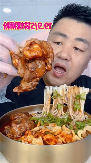 Eating a mouthful of noodles with juicy meat😋 food asmr video #mukbang #shortvideo #food