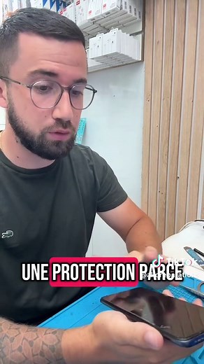 Changement de film hydro et gel pour protection