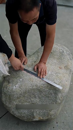 Turns a Rock Into a Stunning Aquarium Table | QuirkyQuanta