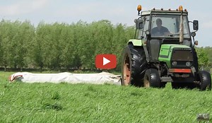 *Boer houdt van opschieten......Gras maaien in Raalte met Deutz Fahr en Lely splendimo 320 -- Ronald Pekkeriet