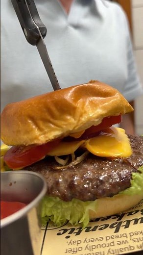 Burger mit Pommes 🍟