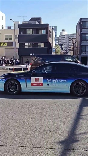 クラウン、FCEV車（水素を燃料として走行する燃料電池車）